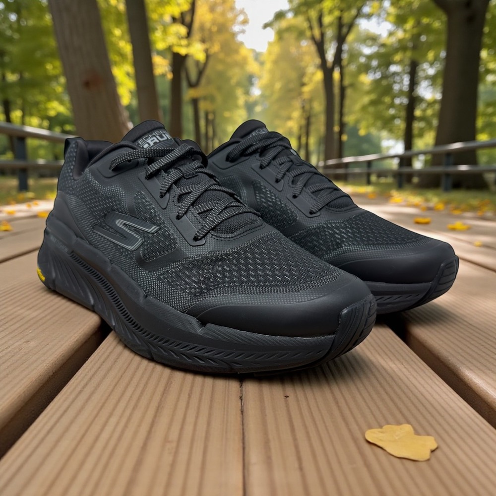 Skechers GOrun Max Cushioning Premier Mens  12 Running Shoes Black 220061 BKCC